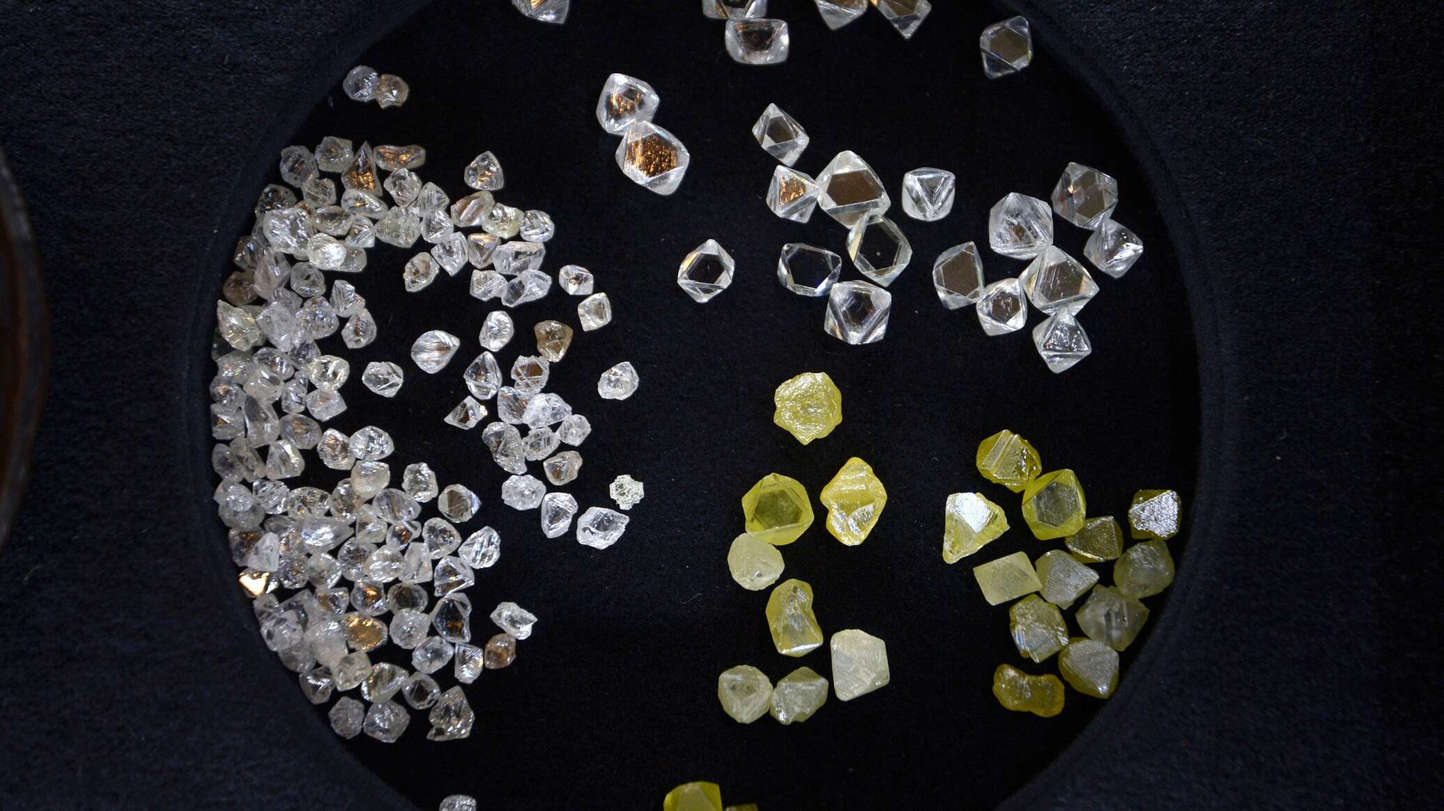 UE nu mai vrea să cumpere diamante de la ruși 