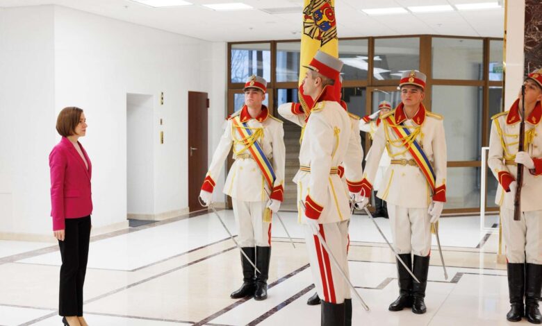 Photo of Garda de Onoare a Moldovei defilat în Piaţa Arcului de Triumf de la Bucureşti