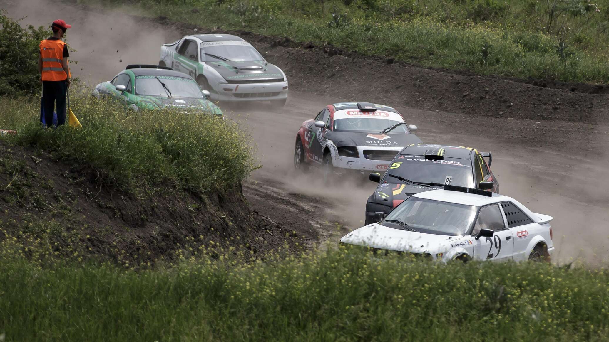 В Молдове прошел первый этап чемпионата страны по автокроссу 