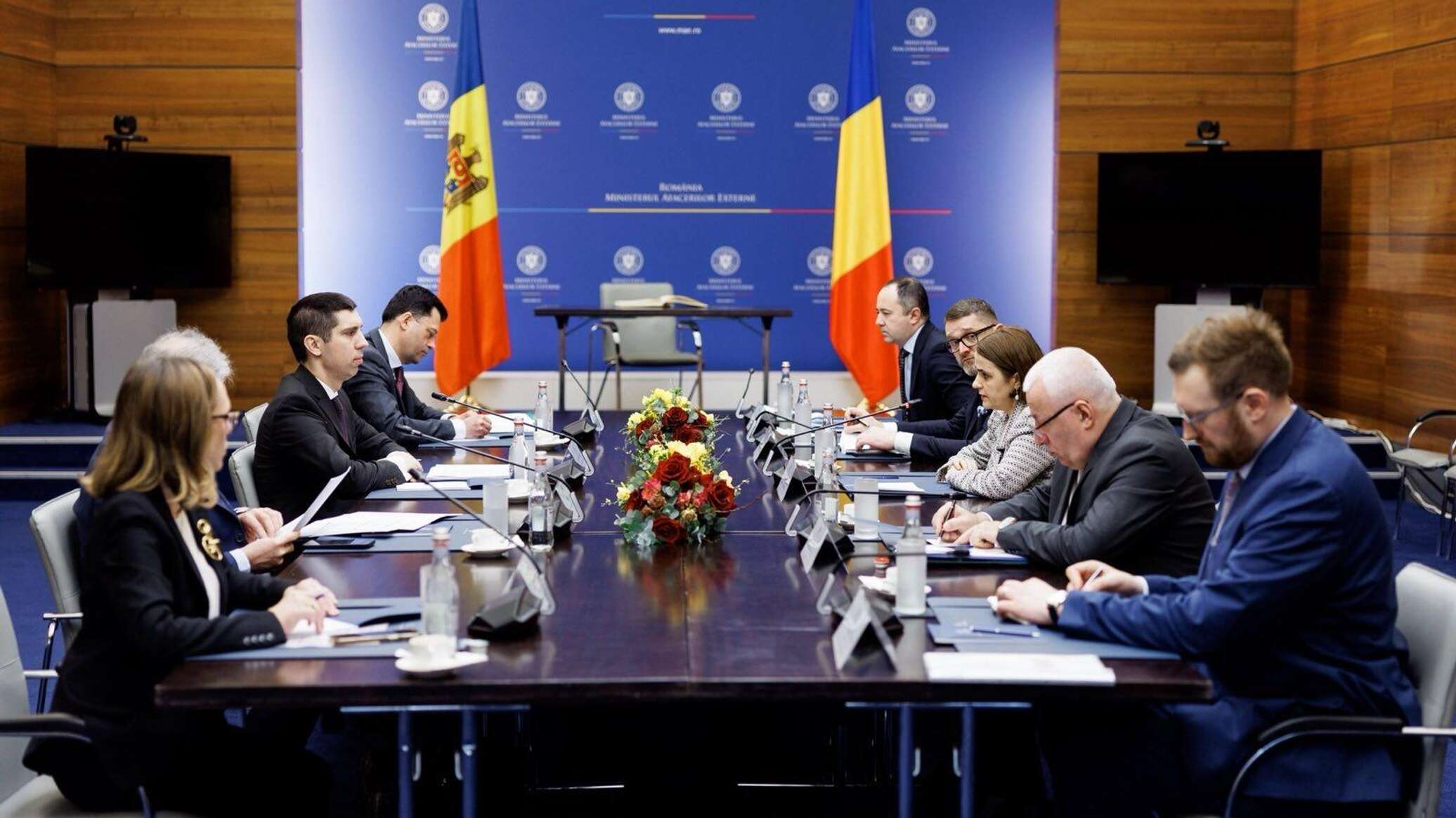 Глава МИД Молдовы получил в Бухаресте заверения в поддержке и рассказал о планах