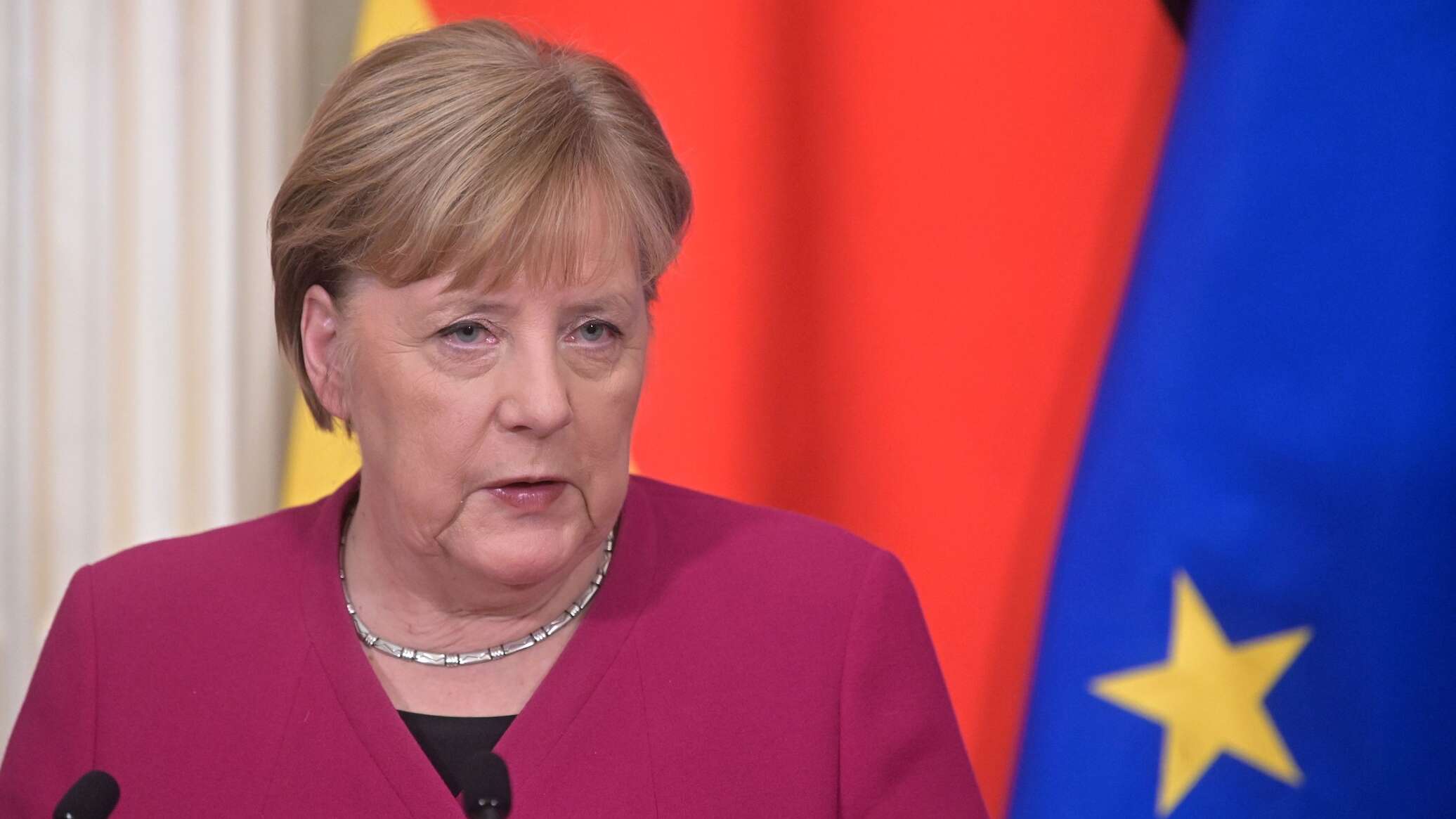 Меркель посетила затопленные районы: "В немецком нет слов, чтобы описать это" 