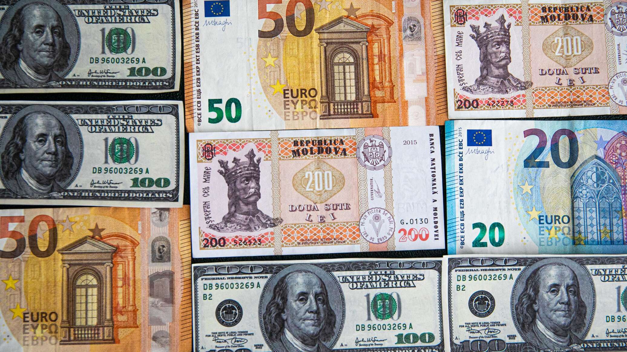 Moldova trebuie să renunțe la dolarul american în calitatea de monedă de referință 