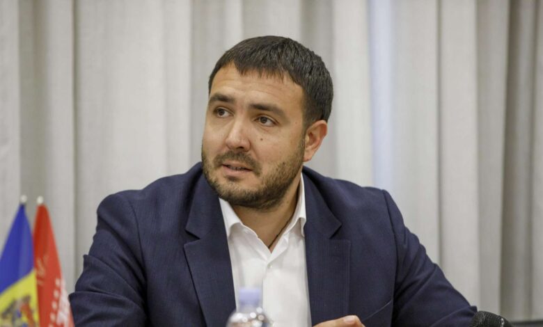 Photo of Еще один оппозиционный депутат парламента Молдовы остался без зарплаты
