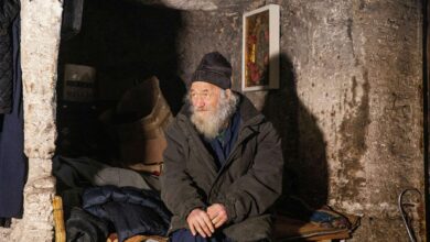 Photo of Sihastrul de la Orheiul Vechi: Un călugăr din Moldova locuiește de două decenii în stâncă