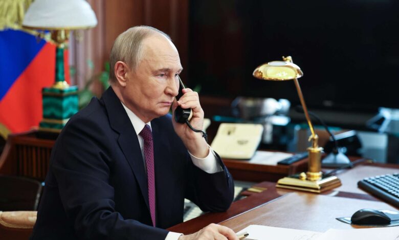 Photo of Владимир Путин поговорил по телефону с Эммануэлем Макроном
