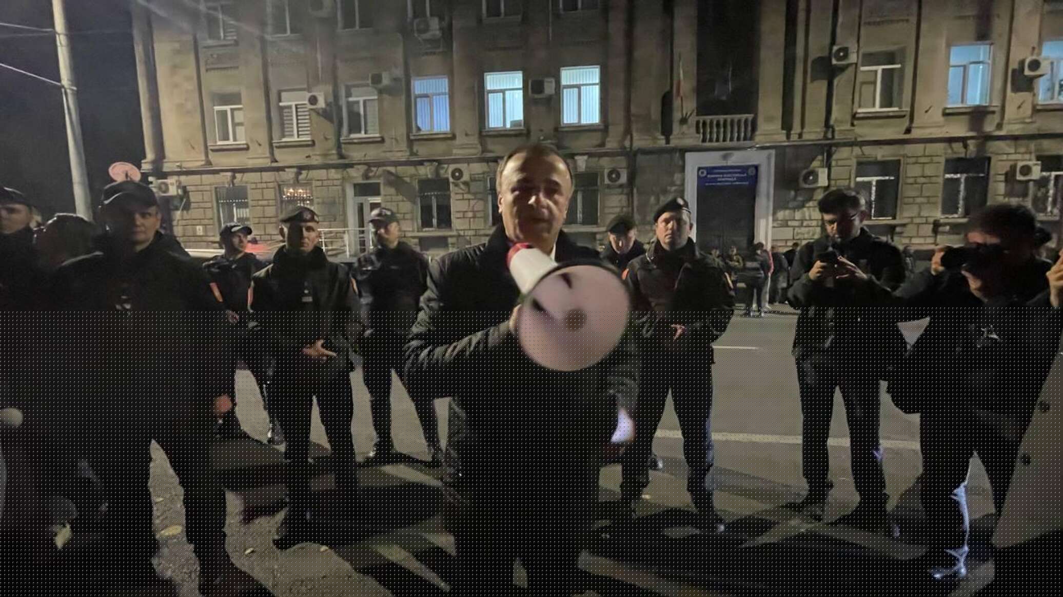 Photo of Патриотический блок провел ночной протест у здания ЦИК